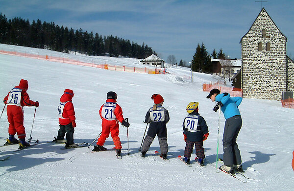 Skiunterricht für kleine Kinder